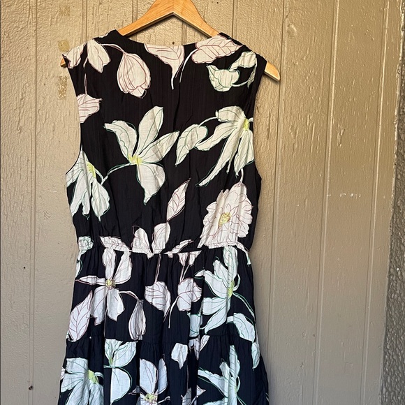Evereve Georgia Black and White Floral Maxi Dress - Picture 8 of 11